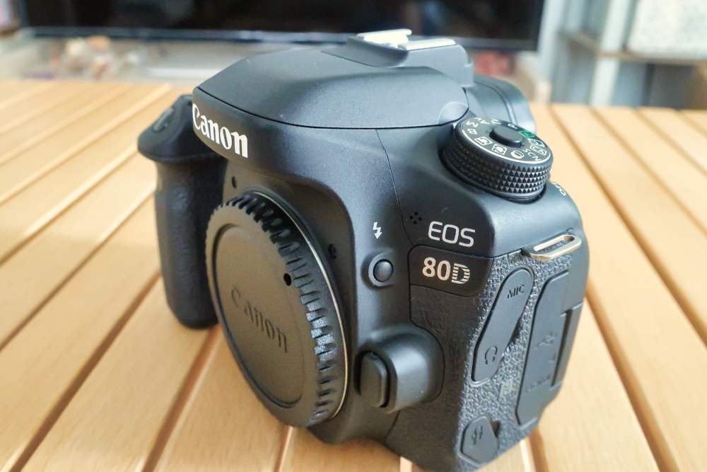 EOS 80D ストロボボタン