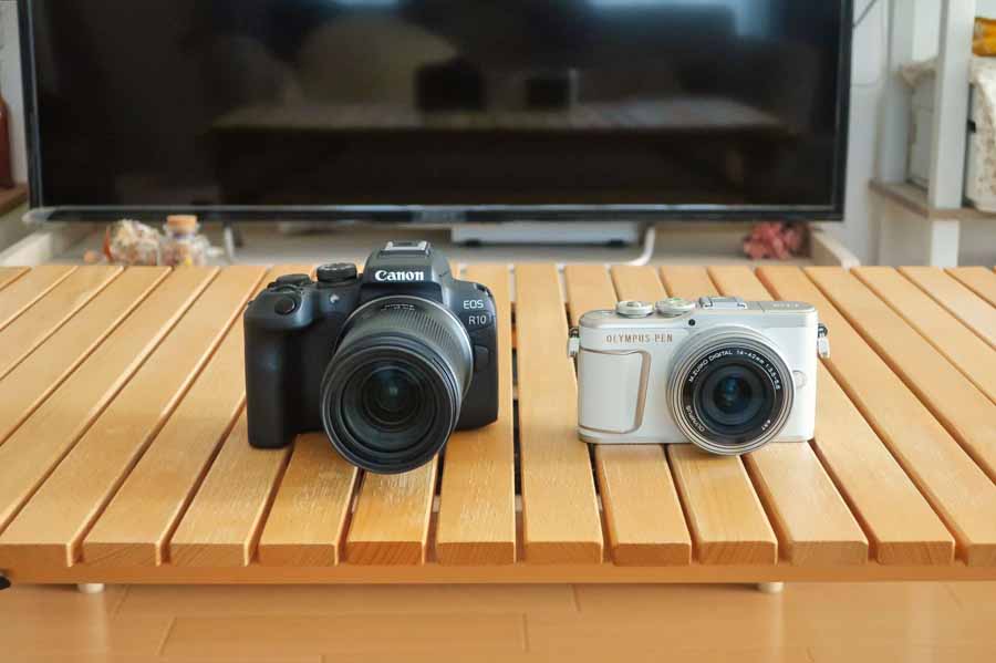 EOS R10 PEN E-PL10 正面から比較