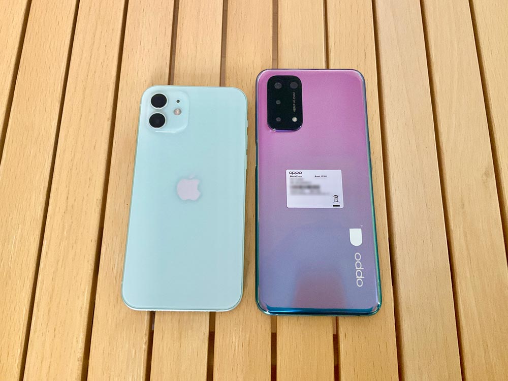 OPPO A54 5GとiPhone12のサイズ比較