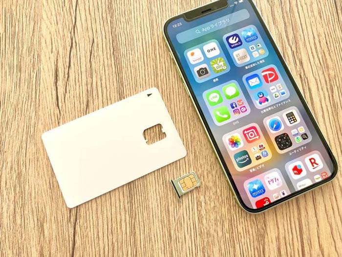 simカードをiPhoneにセット