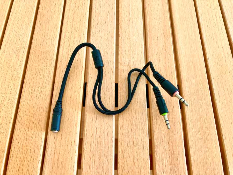 ヘッドセット用変換アダプタケーブル(4極メス->3極オスx2)